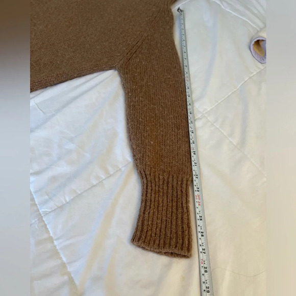 The Group by Babaton Aritizia
Day Off Turtleneck in Camel Size Small 100% Alpaca - Picture 13 of 15